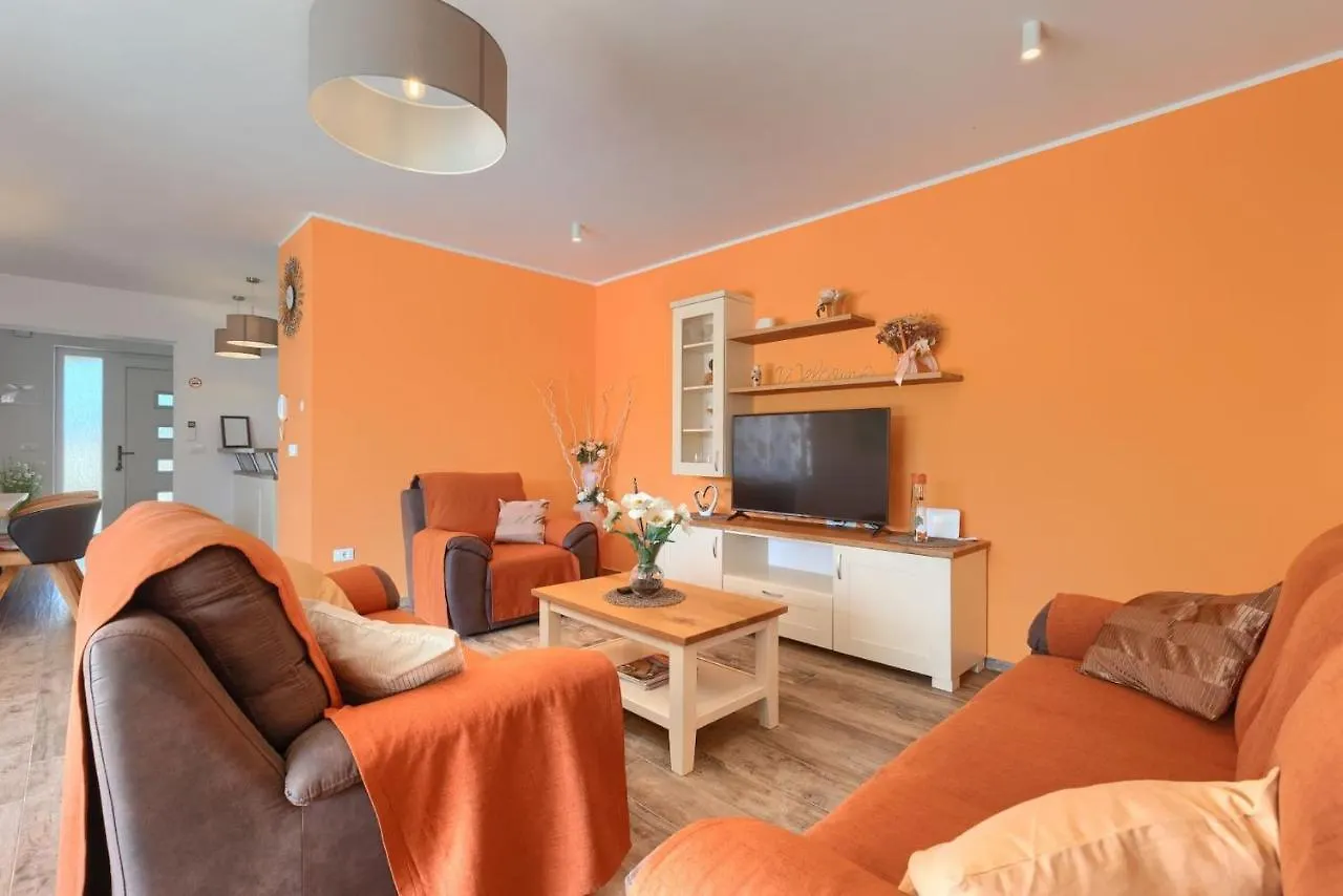 Activity Villa Gardenia With Pool In Tinjan Srbinjak