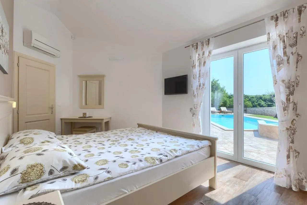 Activity Villa Gardenia With Pool In Tinjan Srbinjak