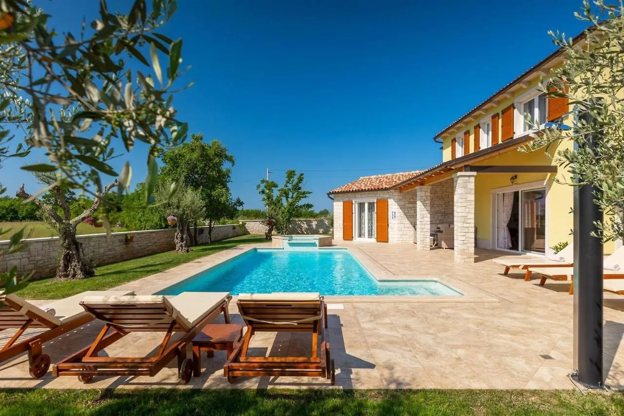 Activity Villa Gardenia With Pool In Tinjan Srbinjak