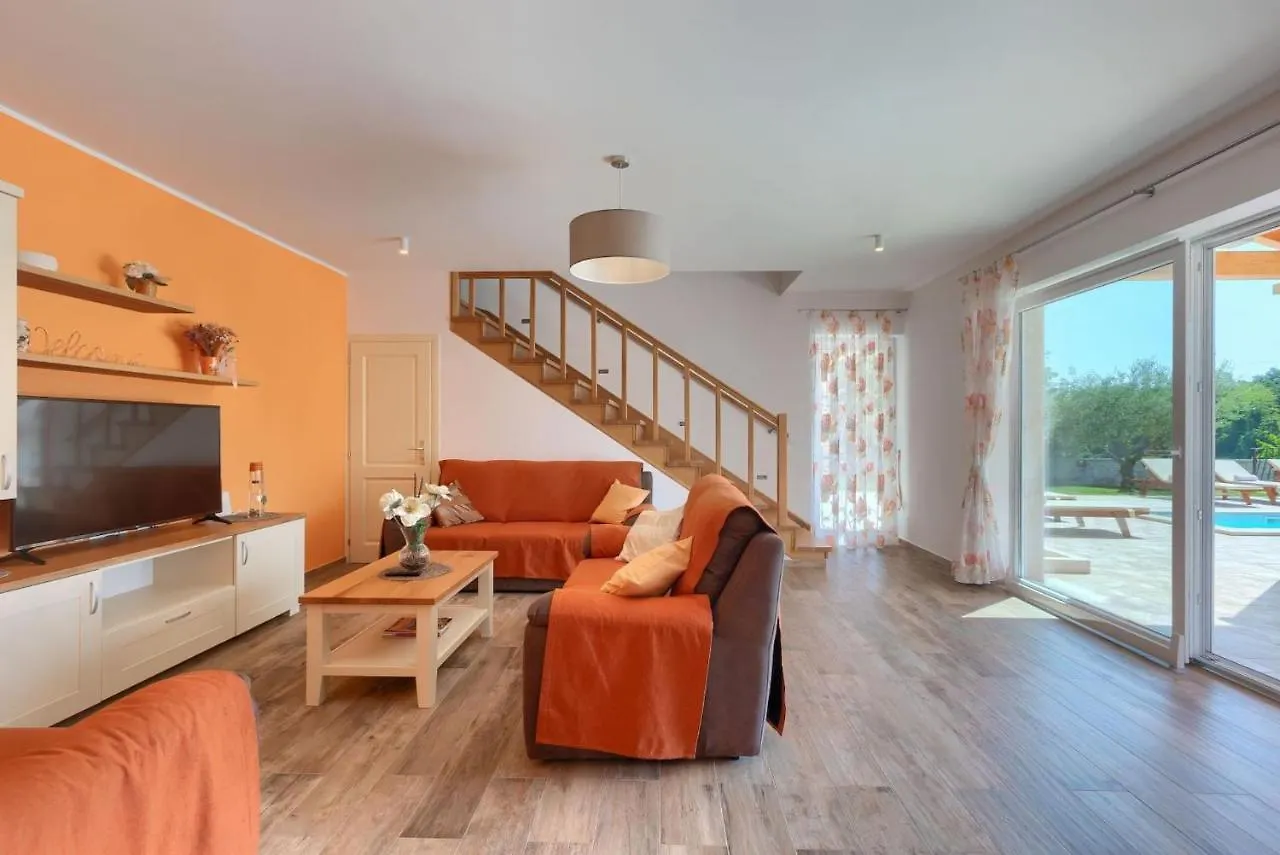 Activity Villa Gardenia With Pool In Tinjan Srbinjak