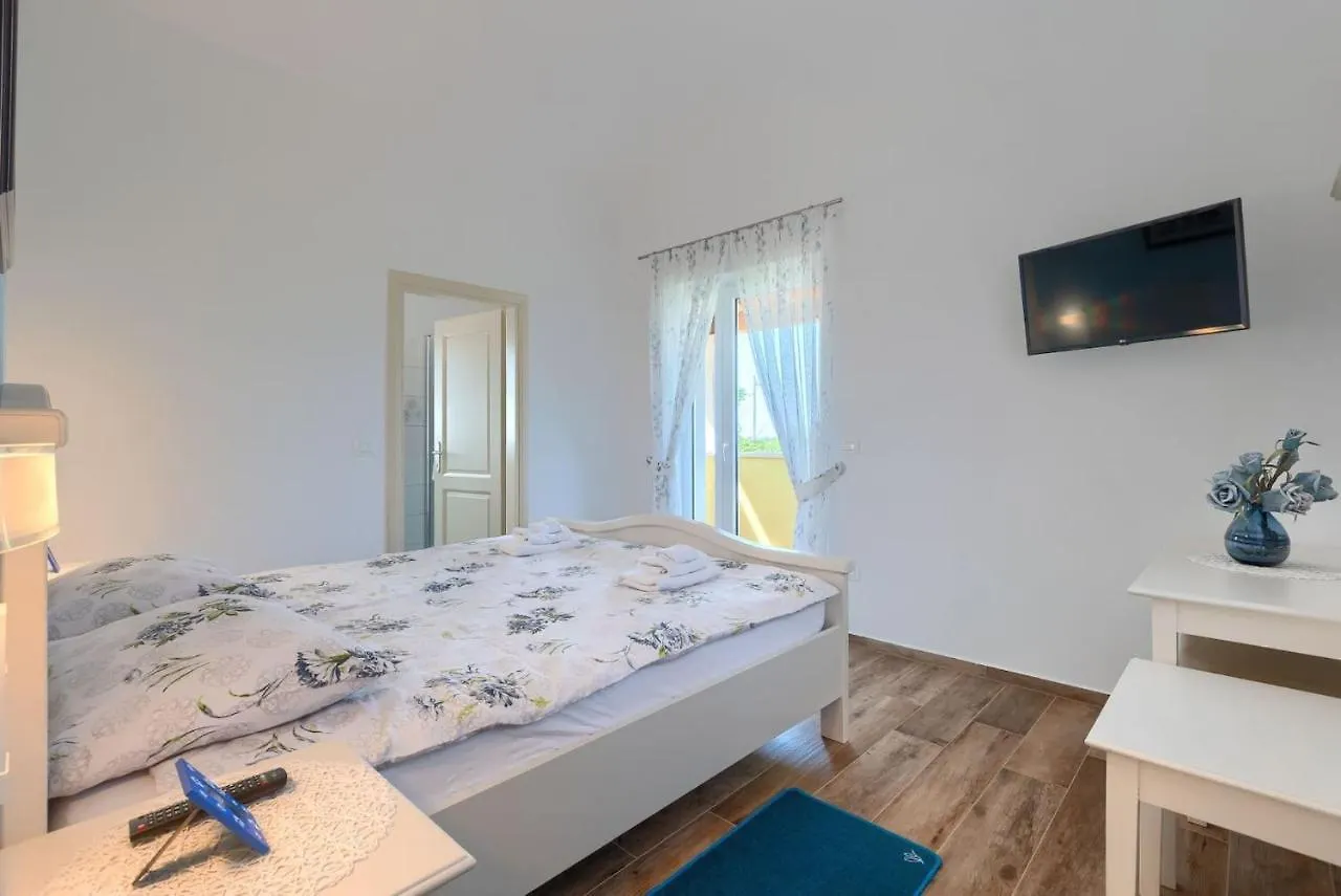 Activity Villa Gardenia With Pool In Tinjan Srbinjak 0*,  Croatia
