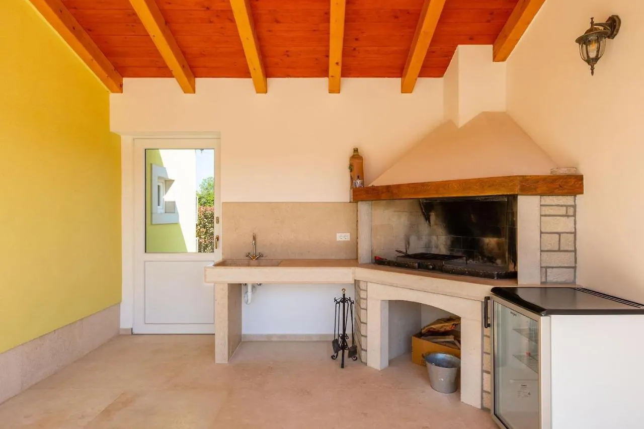 Activity Villa Gardenia With Pool In Tinjan Srbinjak 0*,  Croatia