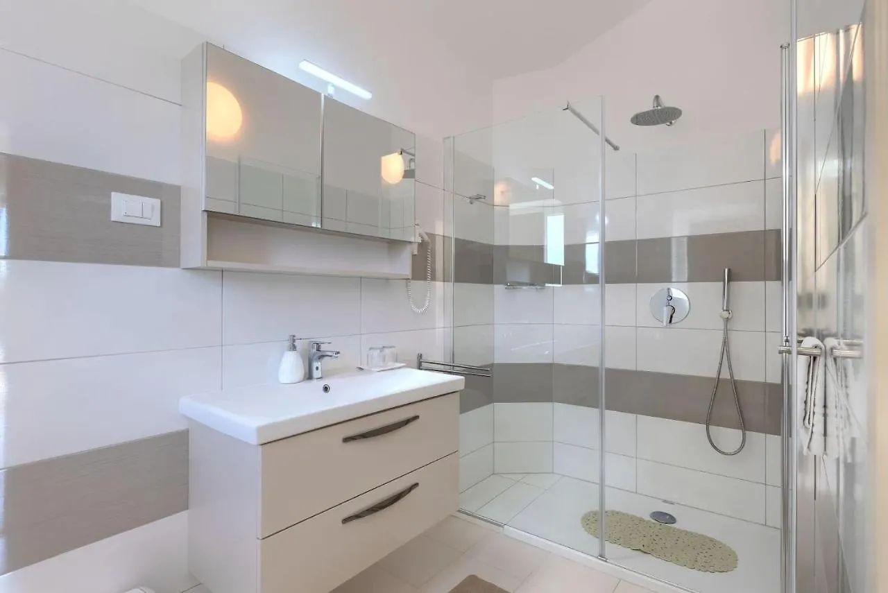 Activity Villa Gardenia With Pool In Tinjan Srbinjak